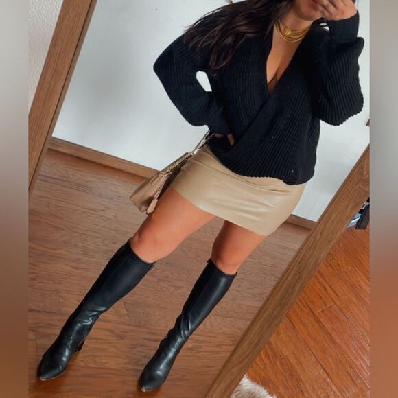 Black twist sweater - Picture 1 of 2